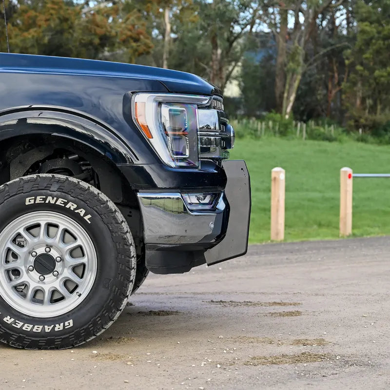 Ultimate9 "ULTIMATE" Nudge Bar w/ 30 Inch LED Light Bar (F-150 2023+ Lariat, Platinum)