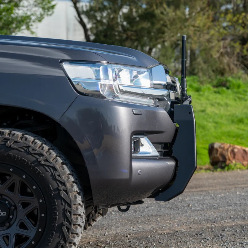 Ultimate9 "ULTIMATE" Nudge Bar w/ 30 Inch LED Light Bar (Toyota Landcruiser 200 Series 2015 - 2022)